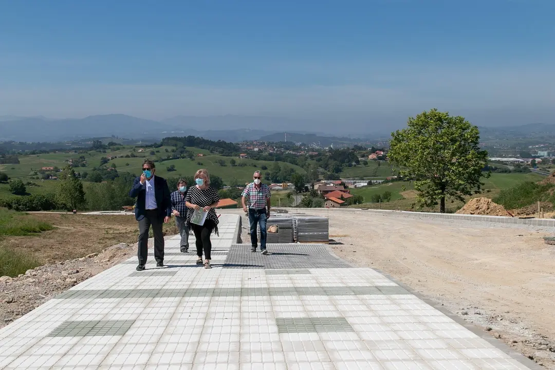Visita de la alcaldesa a la zona de Alto Pedroa