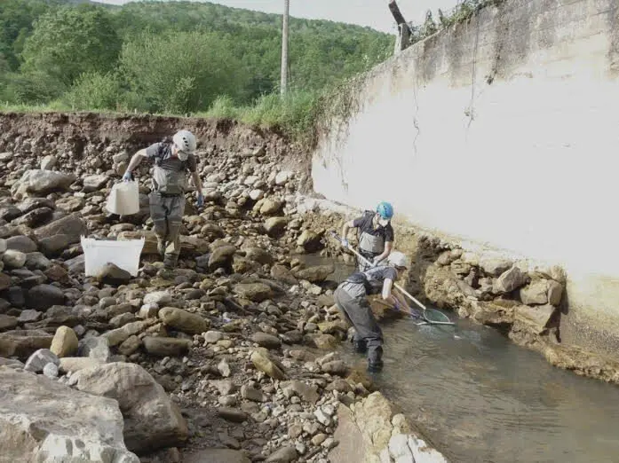 Trabajos en el r&iacute;o Argonza