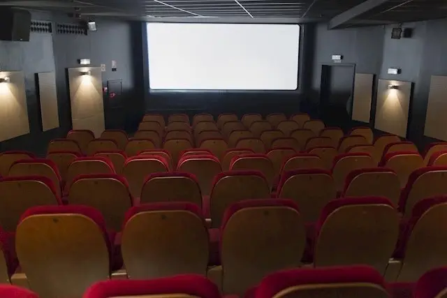 Imagen de una sala de cine vac&iacute;a