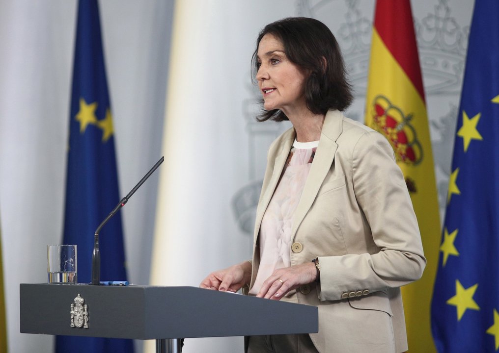 La ministra de Industria, Comercio y Turismo, Reyes Maroto, comparece ante los medios tras el Consejo de Ministros celebrado en Moncloa, en Madrid (España), a 26 de mayo de 2020.