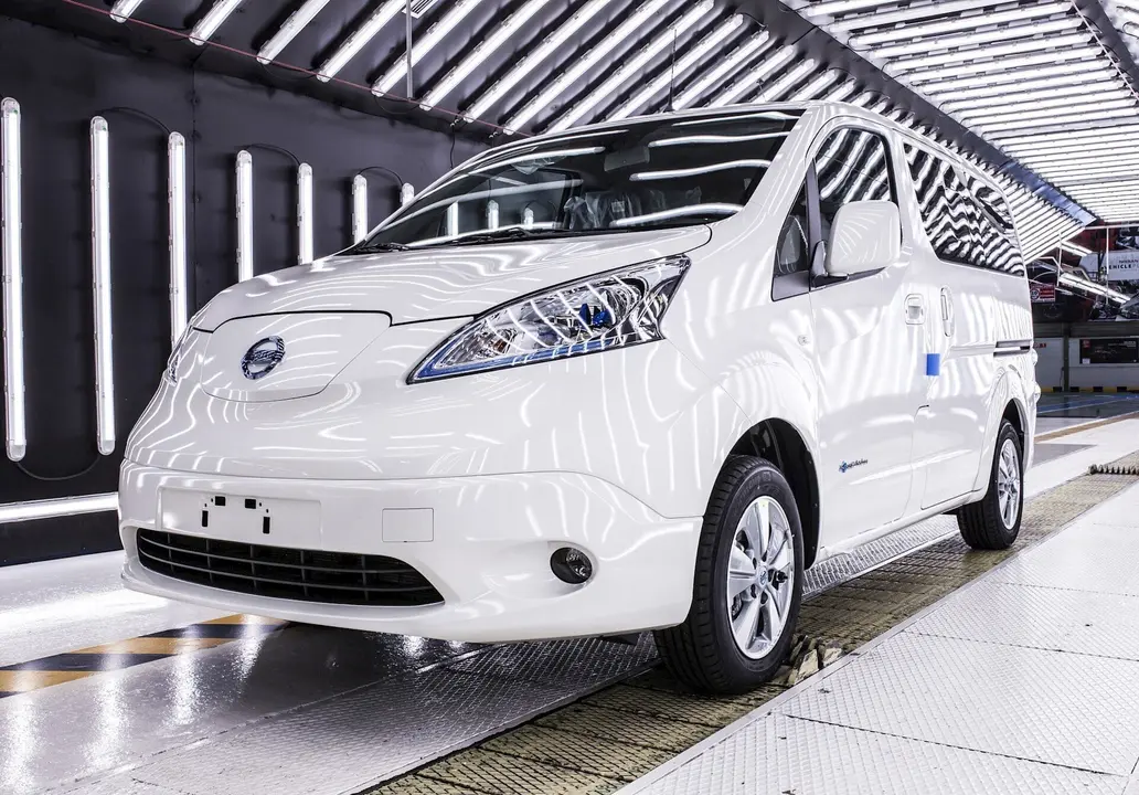 Fabricaci&oacute;n de la furgoneta el&eacute;ctrica eNV200 en la planta de Nissan en Barcelona