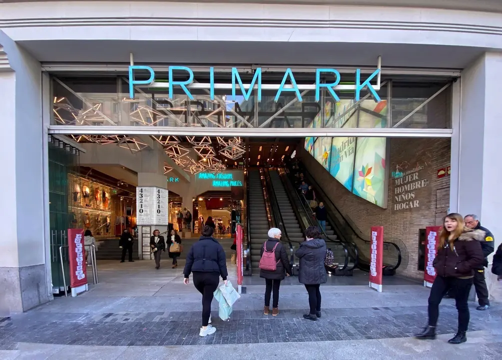 Entrada principal de la tienda Primark en Gran V&iacute;a, tras incrementar un 1,5% el sueldo de sus empleados en Espa&ntilde;a, en Madrid a 07 de febrero de 2020.