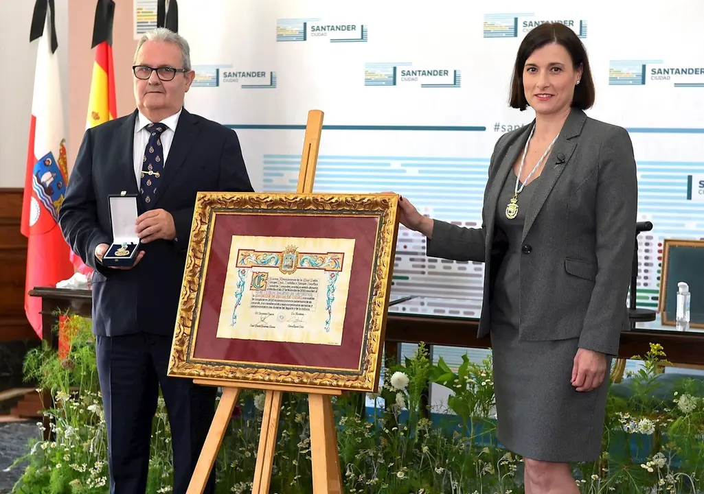 Entrega de la Medalla de Oro de Santander al Real Club de Regatas