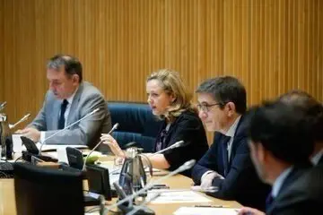 La vicepresidenta de Asuntos Econ&oacute;micos, Nadia Calvi&ntilde;o, en su comparecencia ante la Comisi&oacute;n de reconstrucci&oacute;n del Congreso