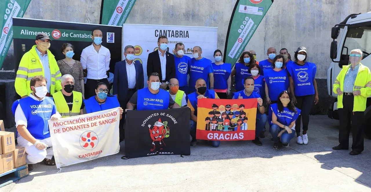 Entrega de productos de Cantabria al Banco de Alimentos
