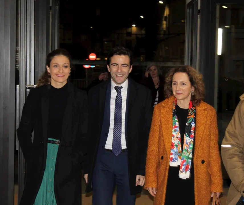 Los socialistas Ainoa Qui&ntilde;ones, Pedro Casares e Isabel Fern&aacute;ndez