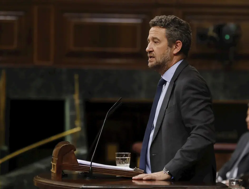 El diputado del PP, Jaime Eduardo de Olano, interviene durante la primera sesi&oacute;n de control al Ejecutivo celebrada en el Congreso desde que se declar&oacute; el estado de alarma el pasado 14 de marzo, un pleno reclamado desde hace semanas por la oposici&oacute;n y que 