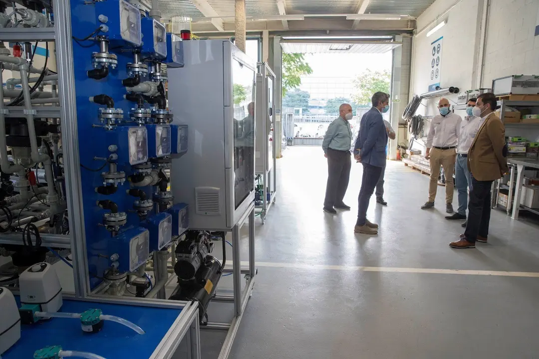 El vicepresidente del Gobierno Pablo Zuloaga, visita la empresa Apria System