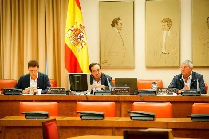 De izquierda a derecha, el secretario general de COAG, Miguel Blanco, el presidente de Asaja, Pedro Barato, y el secretario general de UPA, Lorenzo Ramos