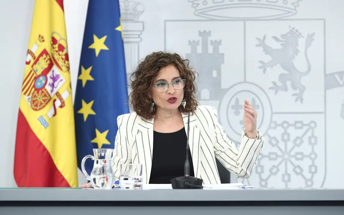 La ministra portavoz y de Hacienda, Mar&iacute;a Jes&uacute;s Montero, comparece en la rueda de prensa posterior al Consejo de Ministros utilizada para informar sobre novedades en la crisis del Covid-19, en Madrid (Espa&ntilde;a), a 2 de junio de 2020.