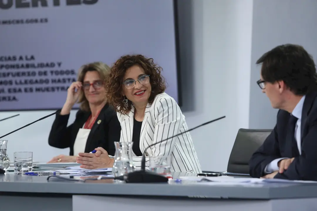 (I-D) Comparecencia en rueda de prensa posterior al Consejo de Ministros en Moncloa de la vicepresidenta para la Transici&oacute;n Ecol&oacute;gica, Teresa Ribera; la ministra portavoz y de Hacienda, Mar&iacute;a Jes&uacute;s Montero; y el ministro de Sanidad, Salvador Illa