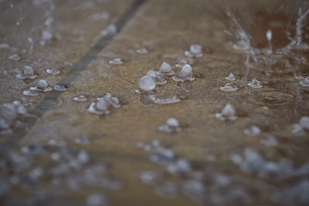 Un nuevo temporal de lluvia y granizo cae sobre Pamplona durante el Estado de Alarma ocasionado por la Pandemia Covid-19  en Abril 26, 2020 en Pamplona, Navarra, Espa&ntilde;a