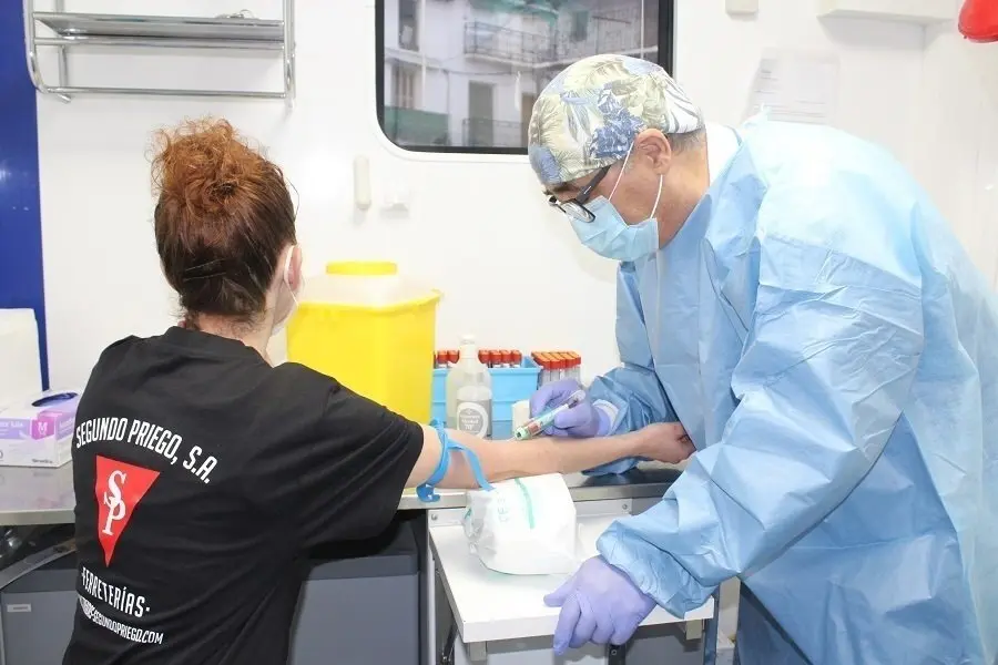 Test gratuito de coronavirus en la localidad de Perales de Taju&ntilde;a.