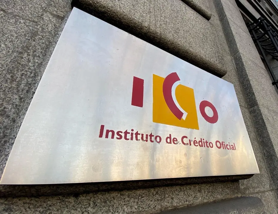 Placa con el logo del ICO (Instituto del Cr&eacute;dito Oficial). Archivo