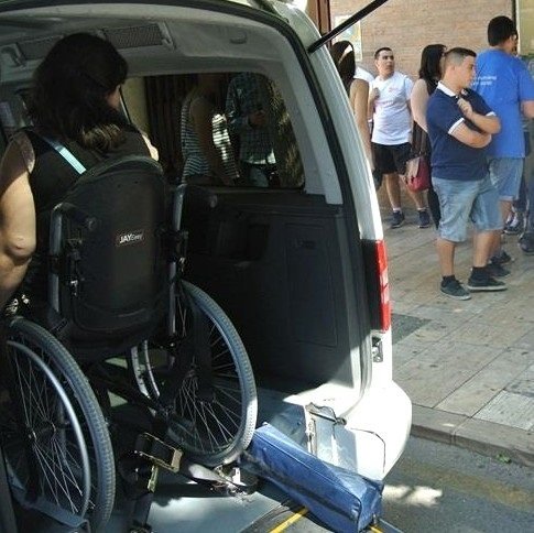 Imagen de archivo de un taxi adaptado para personas con discapacidad.