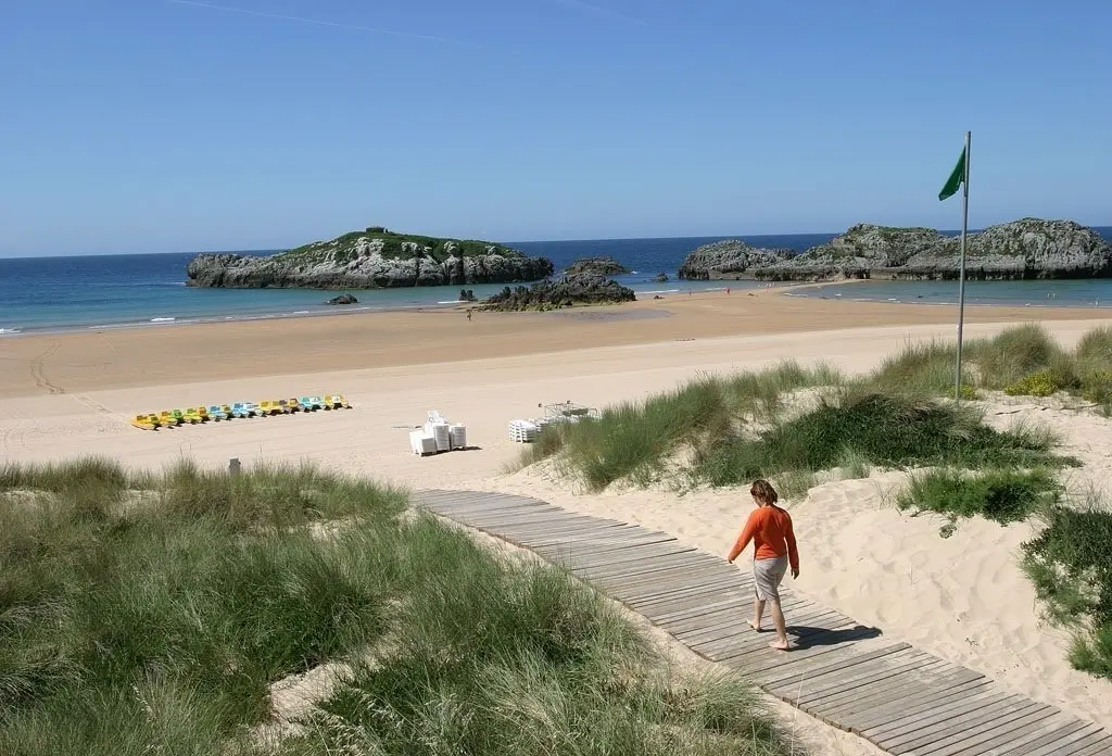 Cantabria, entre las comunidades con mayor n&uacute;mero de playas con papeleras, seg&uacute;n eltiempo.es