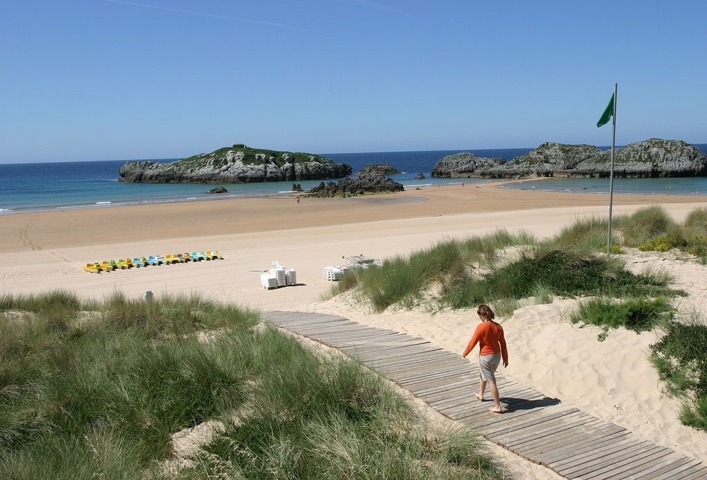 Cantabria, entre las comunidades con mayor número de playas con papeleras, según eltiempo.es