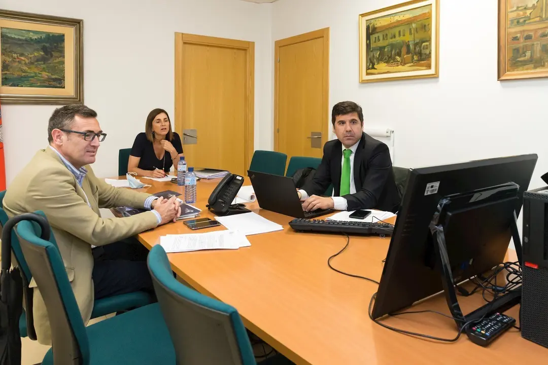 La a consejera de Justicia, Paula Fern&aacute;ndez, y altos cargos de su departamento