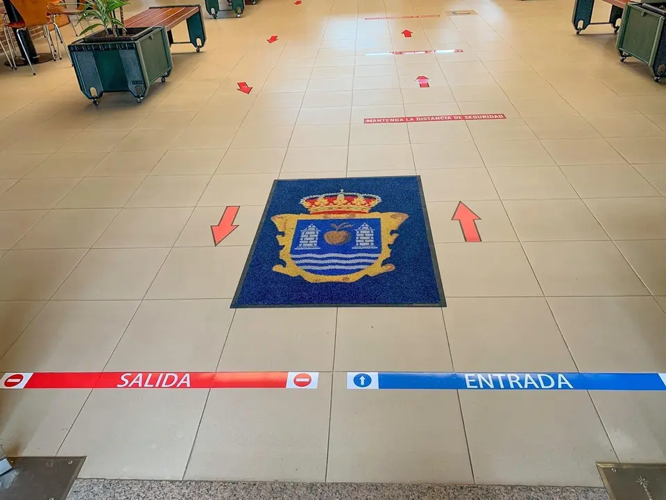 Se&ntilde;alizaci&oacute;n en el Ayuntamiento de Polanco para la reapertura de la atenci&oacute;n presencial