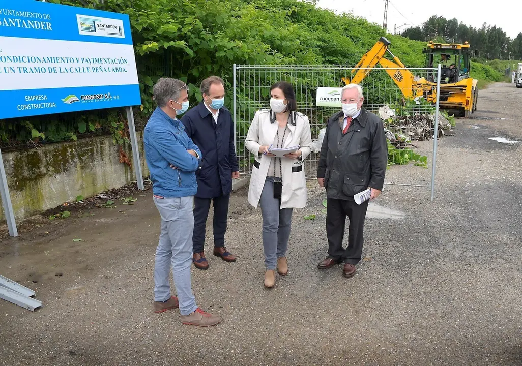 La alcaldesa, Gema Igual, y el concejal, C&eacute;sar D&iacute;az, en su visita a Candina