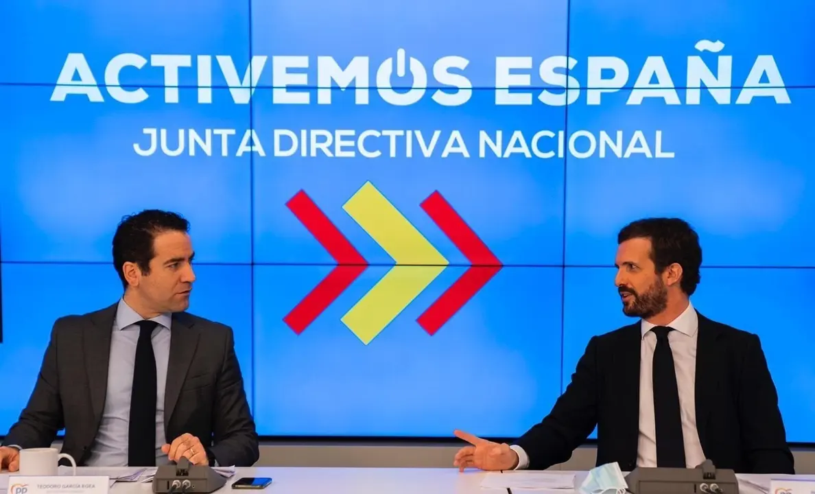El presidente del PP, Pablo Casado, y el secretario general del PP, Teodoro Garc&iacute;a  Egea, en  la reuni&oacute;n de la Junta Directiva Nacional del partido. En  Madrid, a 8 de junio de 2020.