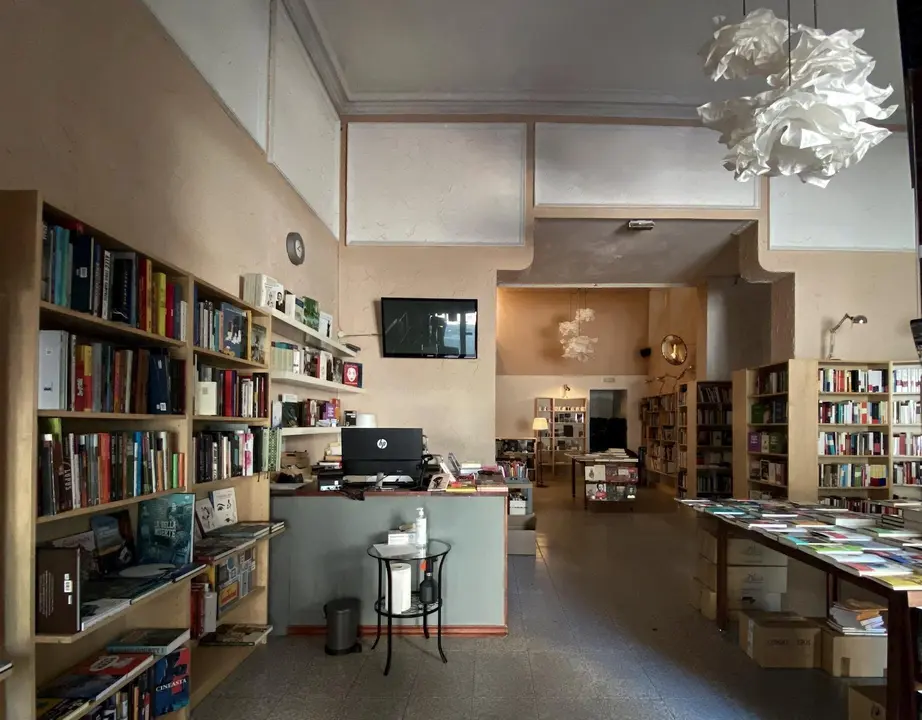 Interior de la librer&iacute;a Cervantes y Compa&ntilde;&iacute;a, en Madrid
