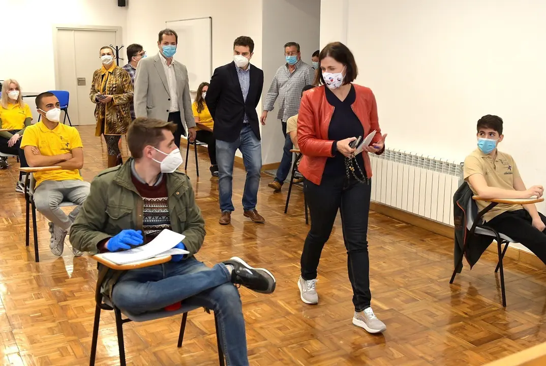 La alcaldesa visita a los alumnos de las Escuelas Taller