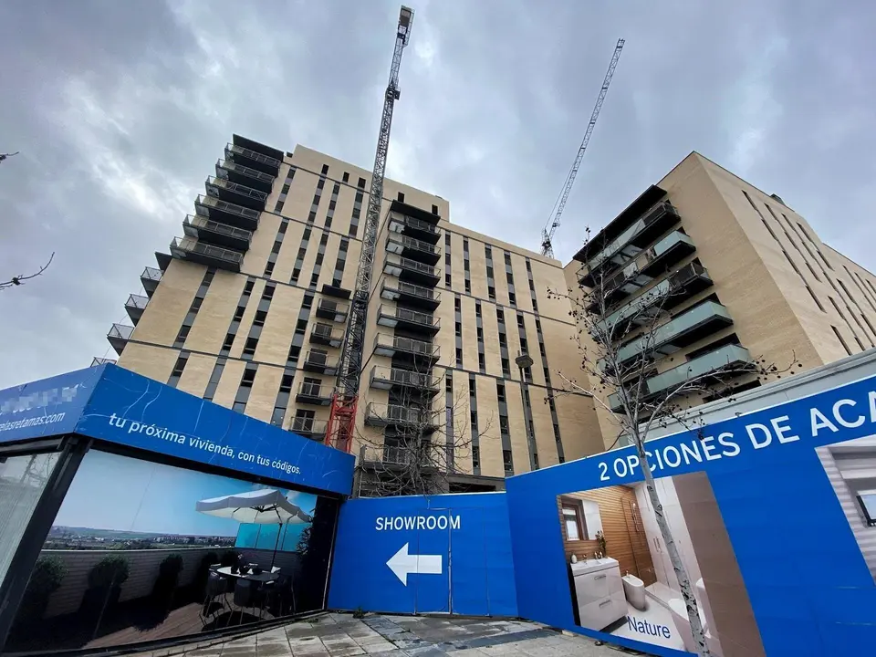 Edificio de viviendas en construcci&oacute;n