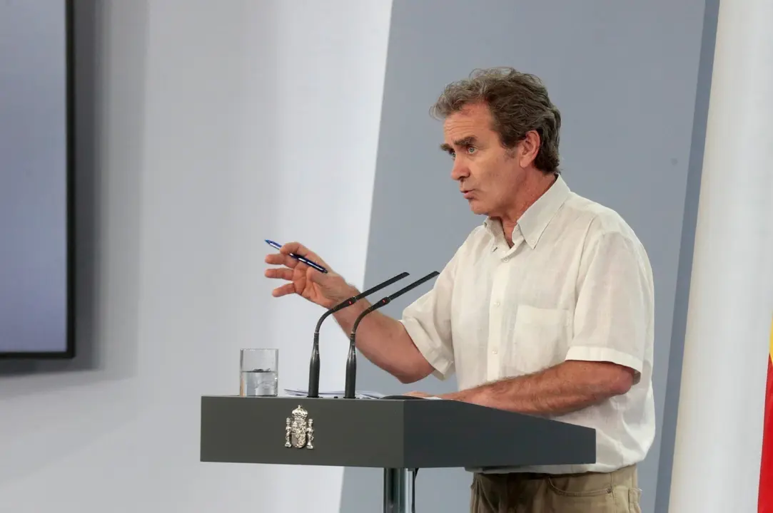 El director del Centro de Coordinaci&oacute;n de Alertas y Emergencias Sanitarias (CCAES), el doctor Fernando Sim&oacute;n, en rueda de prensa en Moncloa