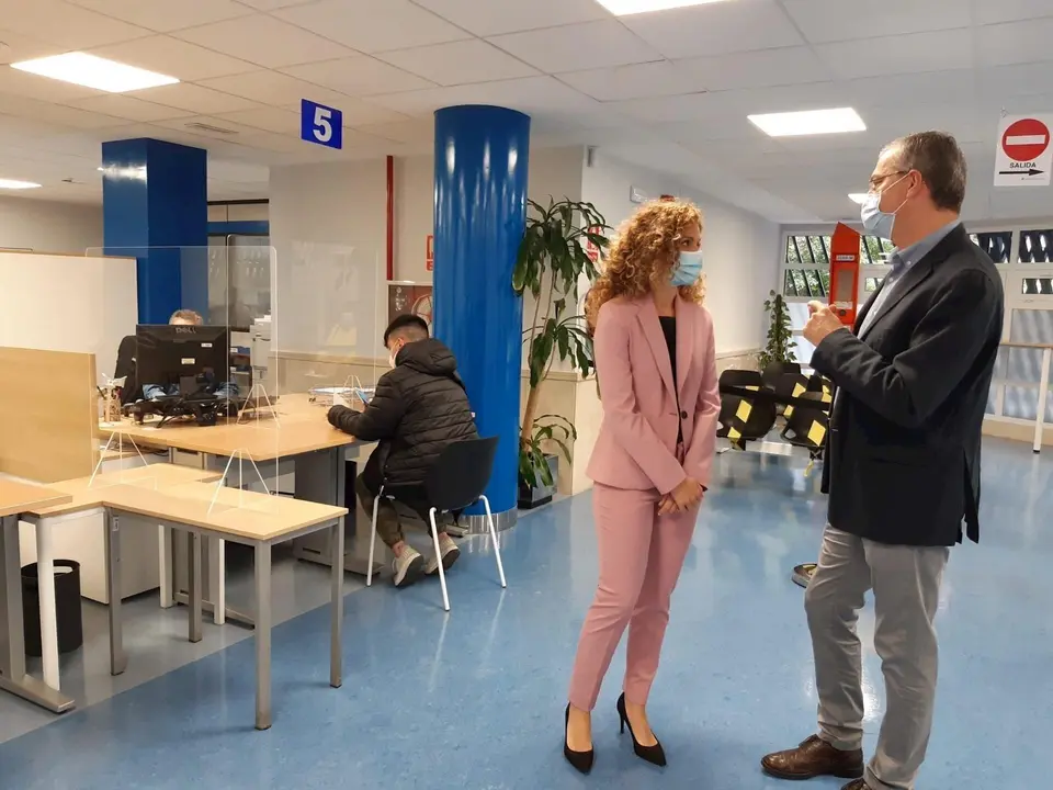 La delegada del Gobierno, Ainoa Qui&ntilde;ones, y el jefe provincial de Tr&aacute;fico, Jos&eacute; Miguel Tolosa