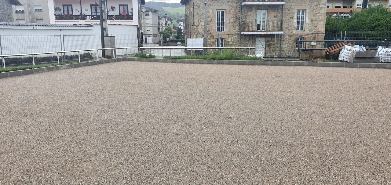 Construcci&oacute;n de las nuevas pistas de petanca de Pi&eacute;lagos