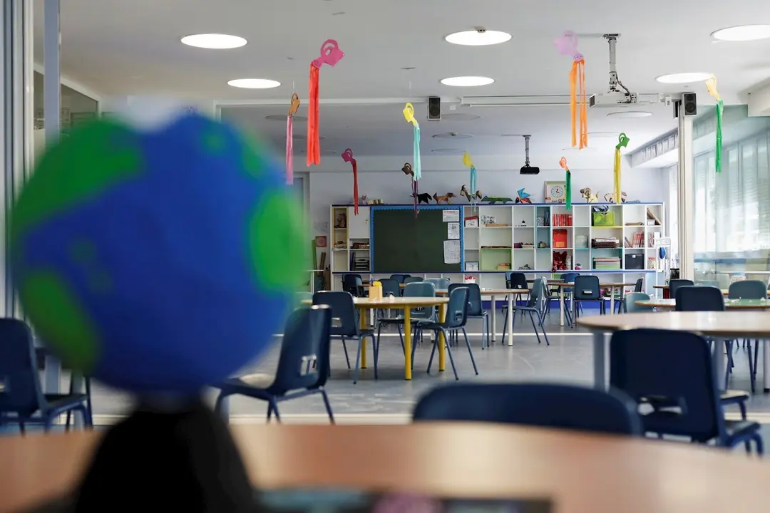Aulas acondicionadas, con mayor espacio entre alumnos, en el Colegio Arc&aacute;ngel Rafael  del distrito madrile&ntilde;o de Aluche
