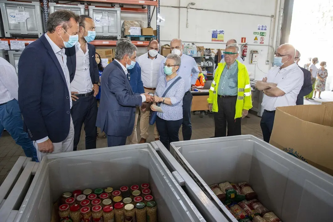 El Gobierno Reparte Otros 8.000 Kilos De Productos De Cantabria Al Banco De Alimentos Y A La Cocina Econ&oacute;mica (Nota Y Foto)