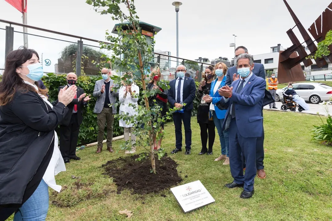11:00 Horas. Hall Del Hospital Universitario Marqu&eacute;s De Valdecilla. El Presidente De Cantabria, Miguel &Aacute;ngel Revilla, Acompa&ntilde;ado Del Consejero De Sanidad, Miguel Rodr&iacute;guez, Participa En Los Actos Con Motivo Del D&iacute;a Mundial Del Donante De Sangre. 12 De Ju