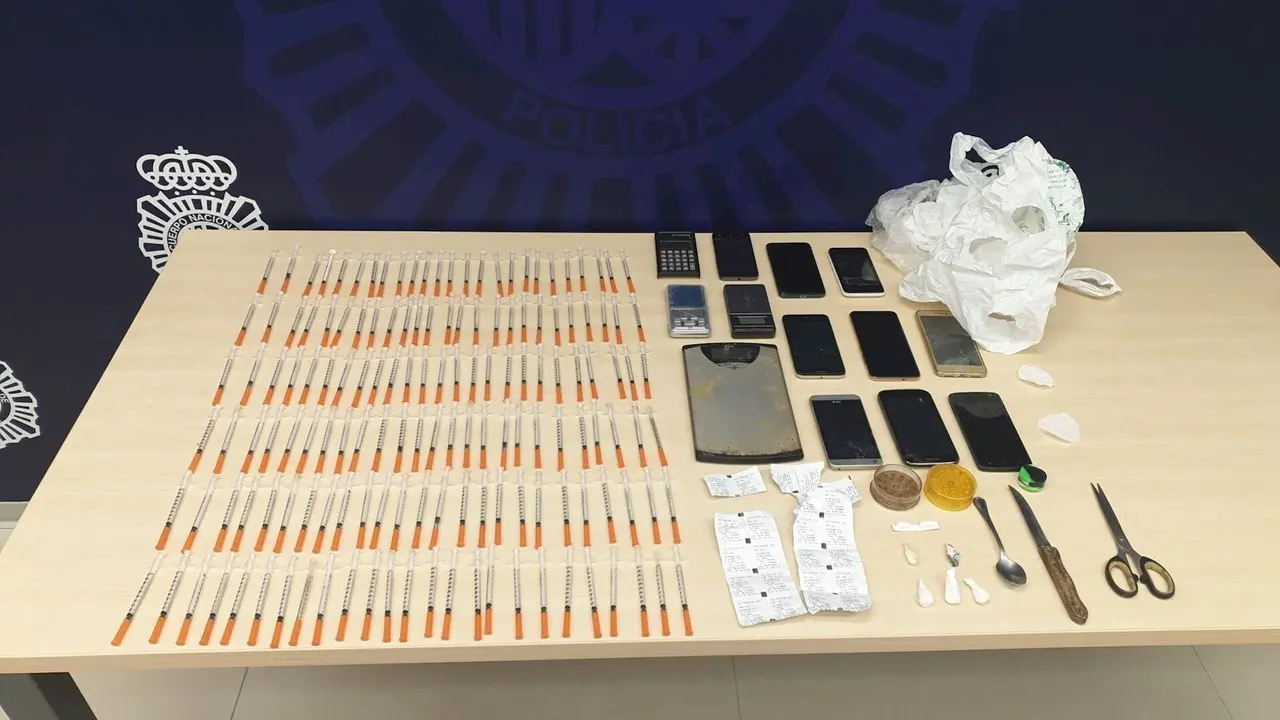 Material incautado del punto de venta de drogra del barrio La G&aacute;ndara