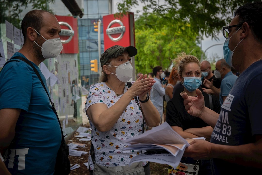 Trabajadores de Nissan cortan la Gran Vía de L’Hospital (Barcelona)