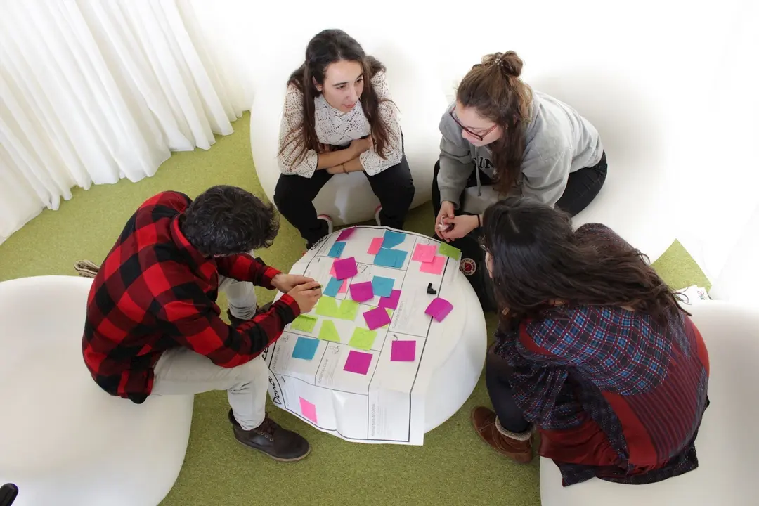 J&oacute;venes participantes en iniciativa CISE.
