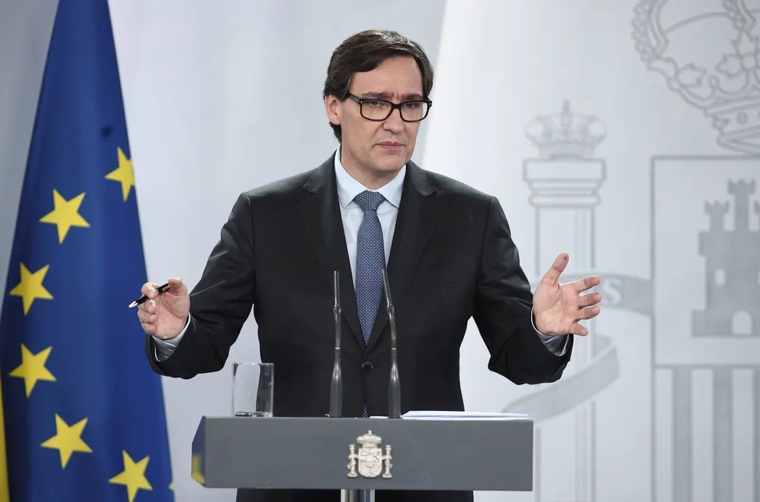 El ministro de Sanidad, Salvador Illa, acompa&ntilde;ado por el director del Centro de Coordinaci&oacute;n de Alertas y Emergencias Sanitarias (CCAES), Fernando Sim&oacute;n, durante su comparecencia en Moncloa. En Madrid (Espa&ntilde;a), a 12 de junio de 2020.