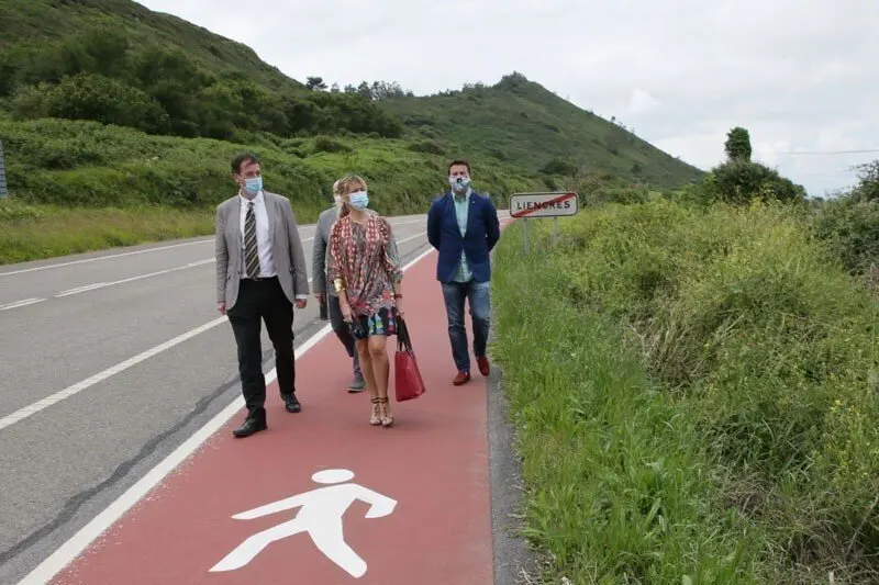 El consejero Jos&eacute; Luis Gohicoa visita itinerarios peatonales