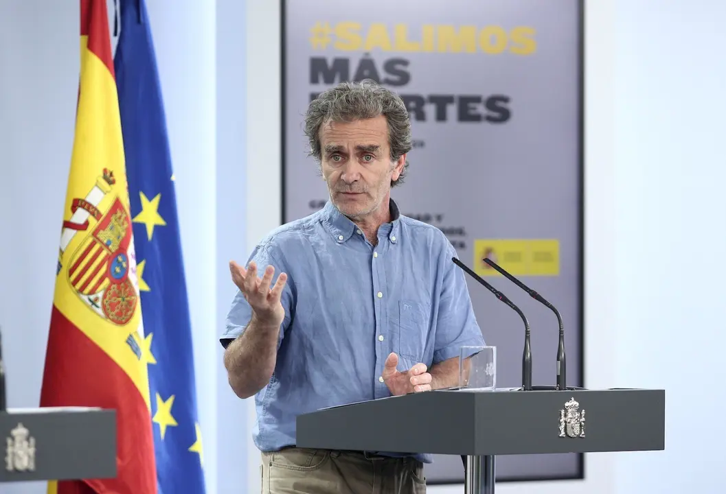 El director del Centro de Coordinaci&oacute;n de Alertas y Emergencias Sanitarias (CCAES), Fernando Sim&oacute;n a su llegada a la comparecencia en Moncloa,