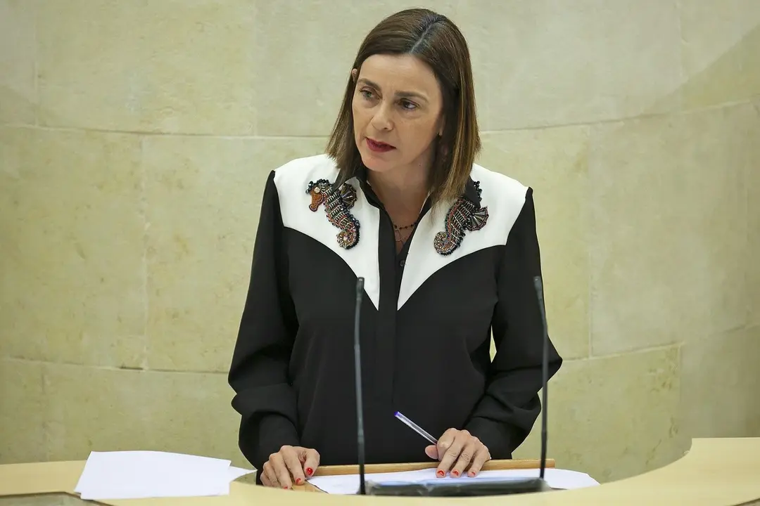 Consejera de Presidencia y Justicia en el Pleno del Parlamento