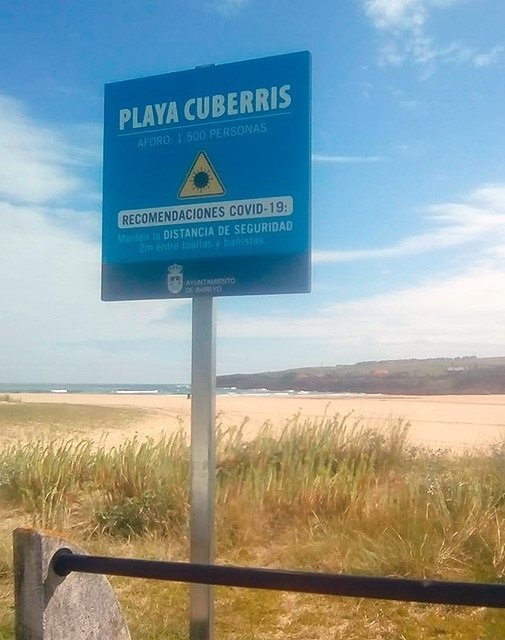 Señal informativa playa Cuberris de Bareyo
