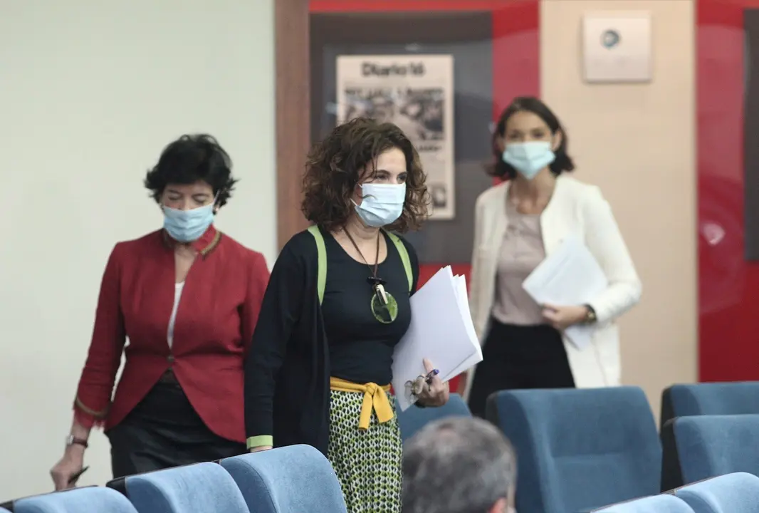 La ministra portavoz y de Hacienda, Mar&iacute;a Jes&uacute;s Montero; la ministra de Educaci&oacute;n y Formaci&oacute;n Profesional, Isabel Cela&aacute;. y la ministra de Industria, Comercio y Turismo, Reyes Maroto