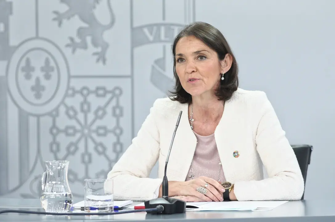 La ministra de Industria, Comercio y Turismo, Reyes Maroto; comparece en rueda de prensa posterior al Consejo de Ministros celebrado en Moncloa, en Madrid (Espa&ntilde;a), a 16 de junio de 2020.