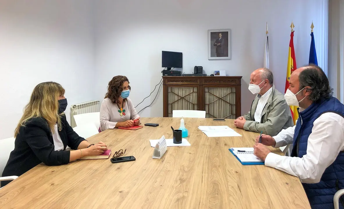 La consejera de Empleo y Pol&iacute;ticas Sociales se re&uacute;ne con el alcalde de Reinosa