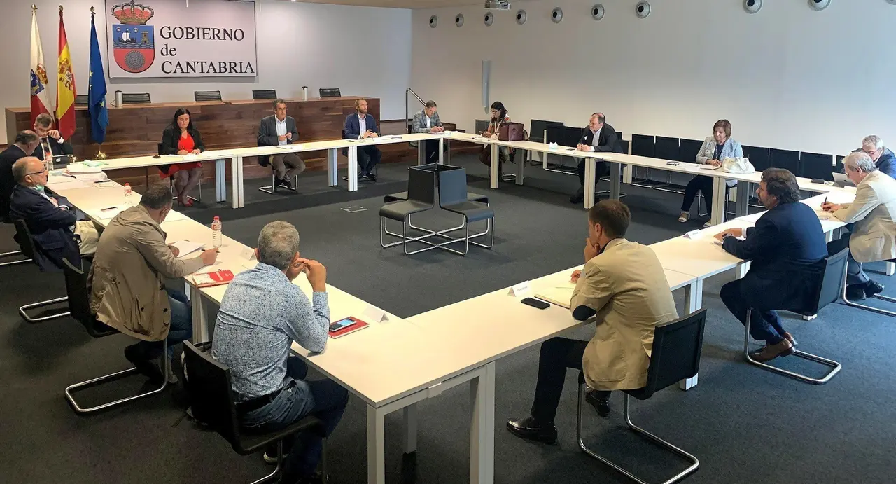 Mesa de la Comisi&oacute;n de Recuperaci&oacute;n