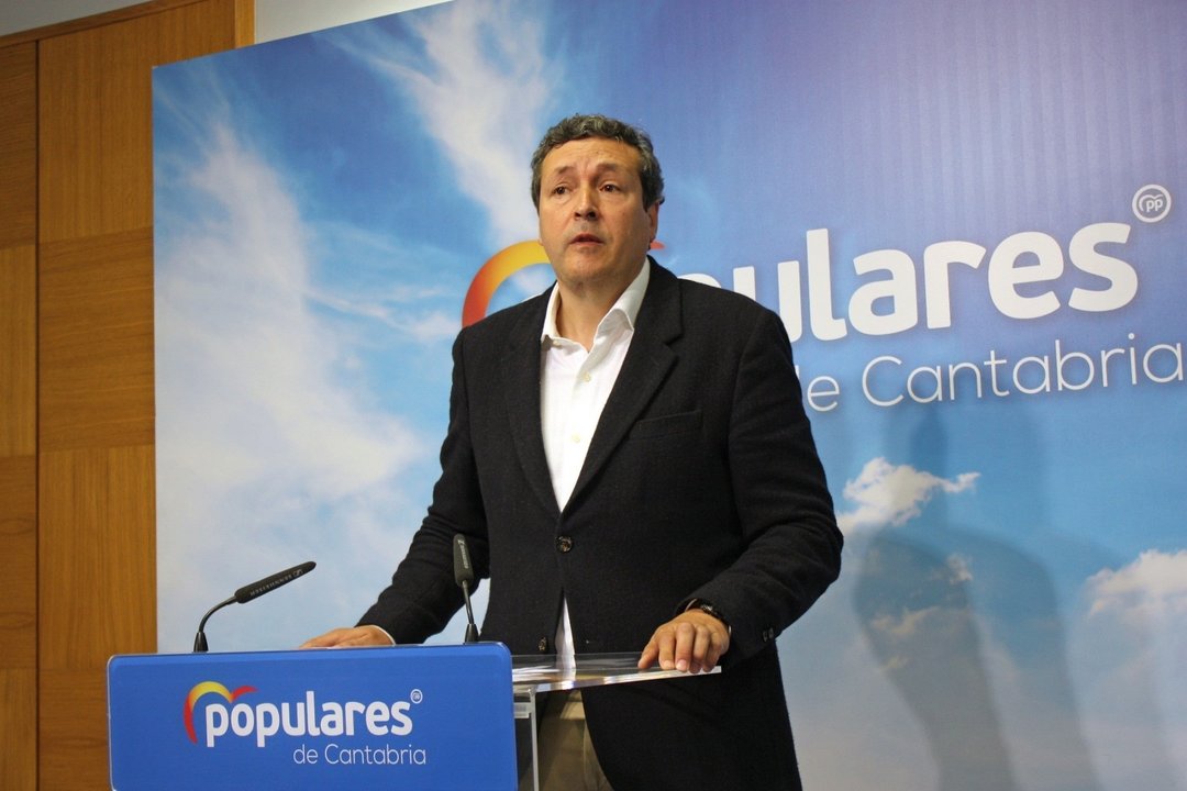 El portavoz parlamentario del PP, Íñigo Fernández