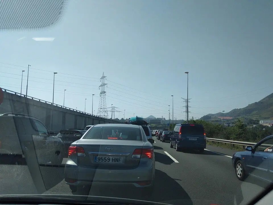 Tr&aacute;fici en la A-8, sentido Cantabria