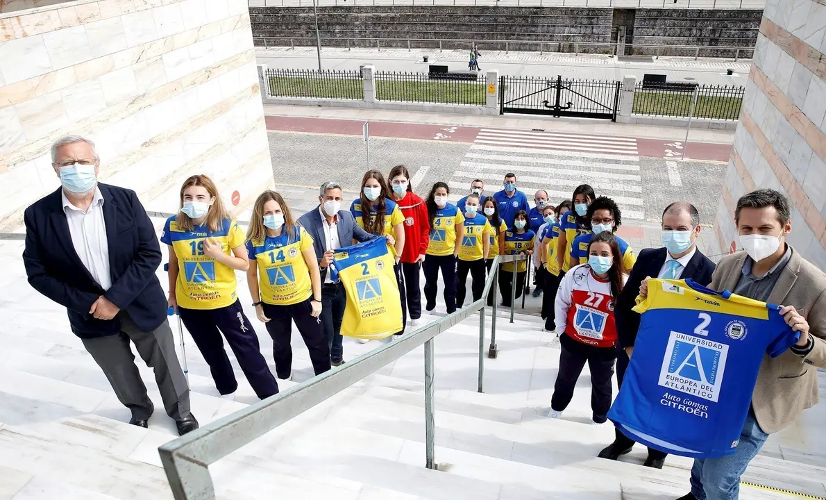 Zuloaga con el equipo Uneatl&aacute;ntico Pereda