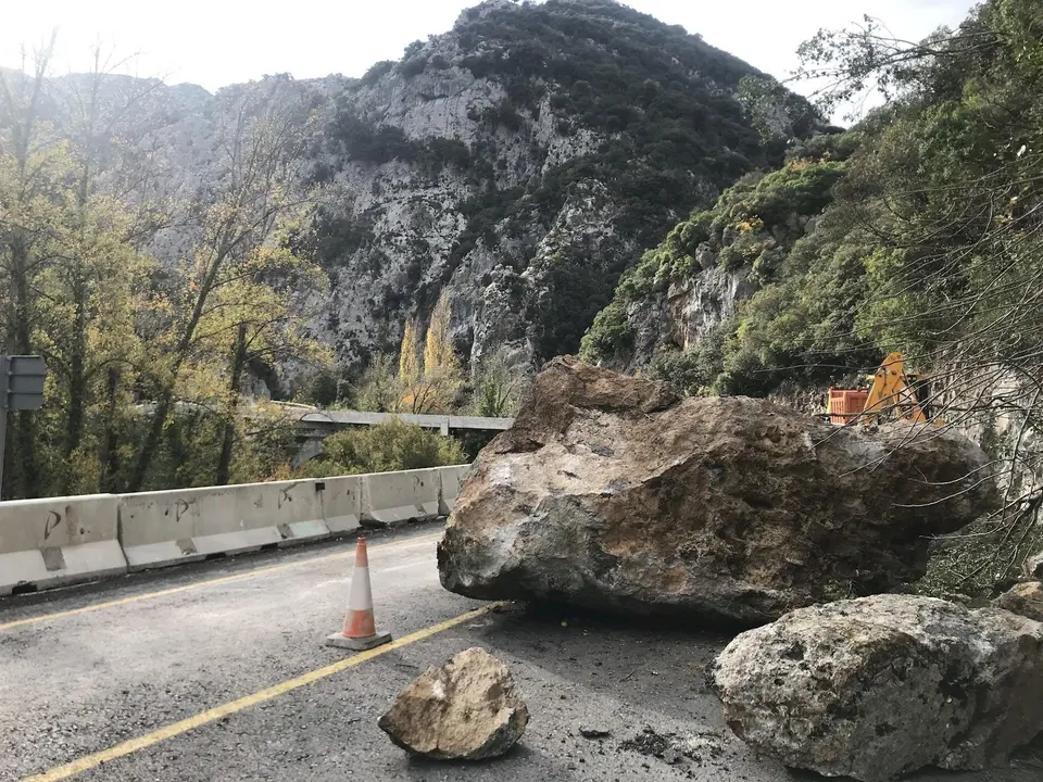 PIEDRAS CA&Iacute;DAS EN EL DESFILADERO POR FEN&Oacute;MENOS CLIM&Aacute;TICOS (ARCHIVO)